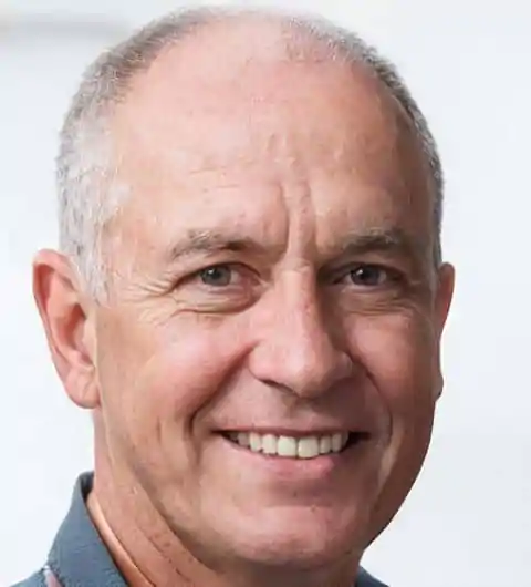 Robert Carter Headshot